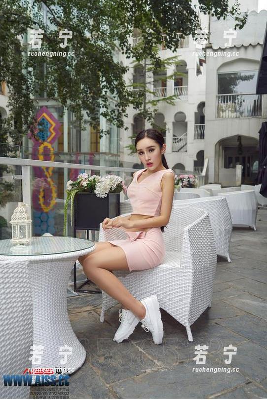 从课堂到走廊，爱丝的美图让一切都变得与众不同。
