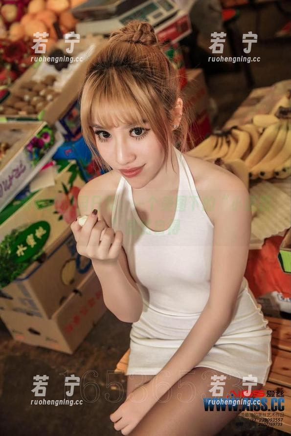 爱丝的校园日常：一个美图下的“小惩罚”悠然自得