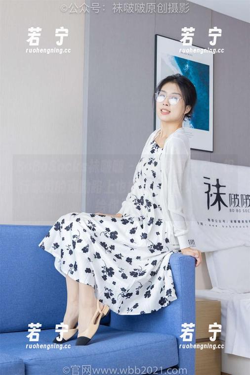 BoBoSocks袜啵啵 - 下载这图包后，银行职员的通勤路上也能HIGH起来—稚予给你示范！