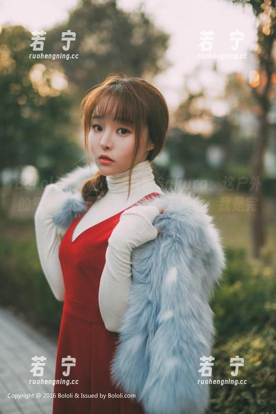 BoLoli菠萝社 - 猫九酱Sakura：这户外的气质，你愿意下载吗？无所谓，我是完美主义。