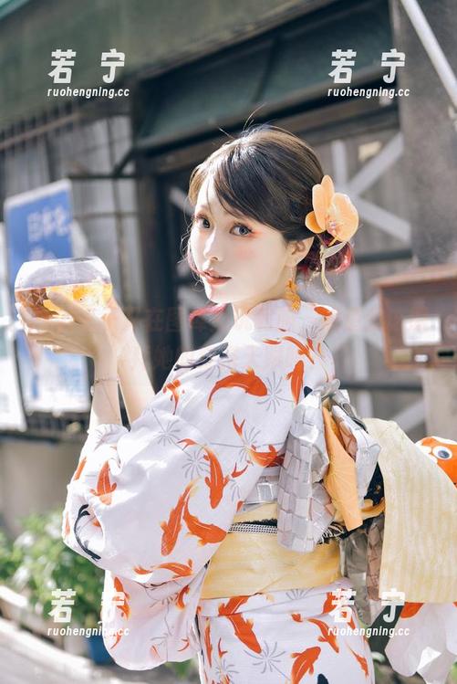 ElyEE子 ElyEE子又在图库里玩和服,难道我该膜拜她的穿搭天赋吗?
