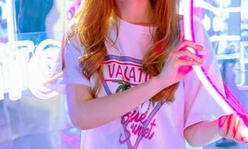 Feilin嗲囡囡 – 看似无聊的芷儿Momoko写真，其实透着那种纯粹少女的执拗，挺可爱的
