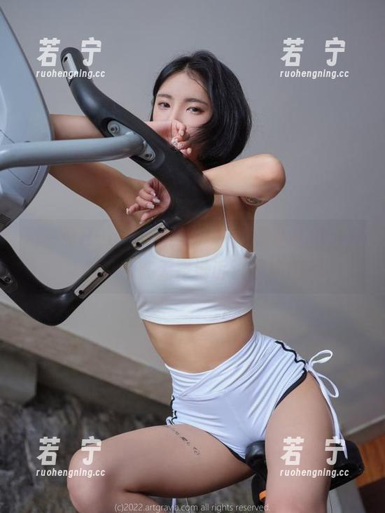 每一张Hyoyeon(김효연)的无圣光图包，似乎都在无声地诉说着秘密