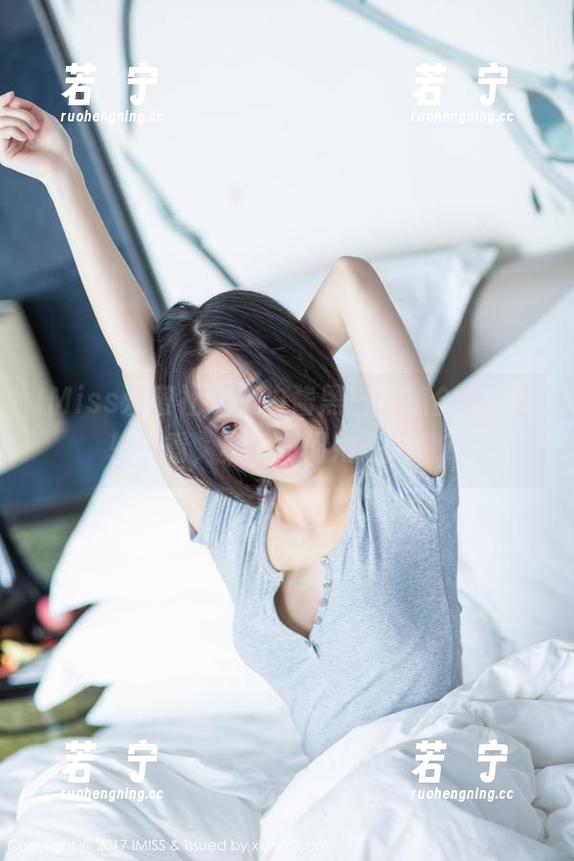 IMiss爱蜜社 - 萌白酱黑白之美合集，轻轻一看，真想问问她在想啥？