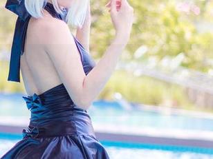 Kitkat Cosplay的阿尔托莉雅Alter泳装写真,壁纸上跃动的轻盈