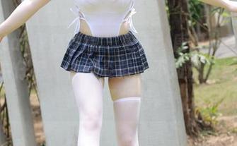 MFStar模范学院 – 更新：唐琪儿Beauty的牛仔裤，看这姿势，不知道的还以为找到了模特。