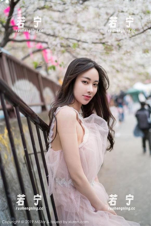 MiStar魅妍社 - 在线黑白图集：Angela小热巴突然从色彩中失踪，结果一不小心就变成了经典！