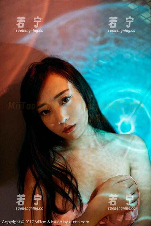 MiiTao蜜桃社 - 露西Lucy的美图？这脚也配上封面？来瞅瞅