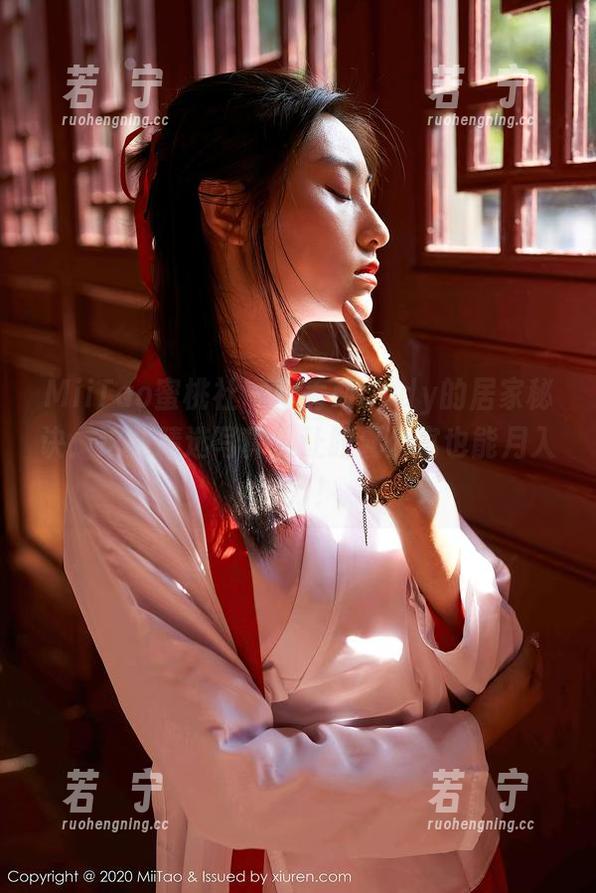 MiiTao蜜桃社 - 静香Mandy的居家秘诀：这些精选写真，让胶囊公寓也能月入过万！