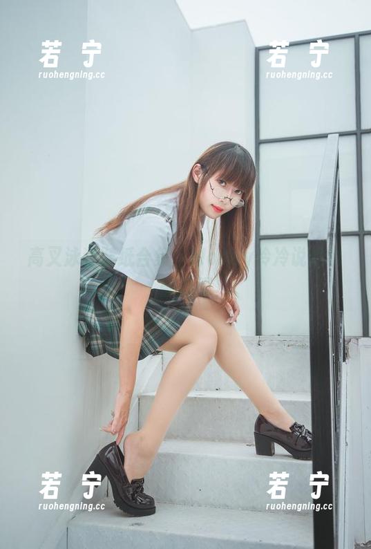Money冷冷 高叉泳装壁纸合集,Money冷冷说她也能养眼