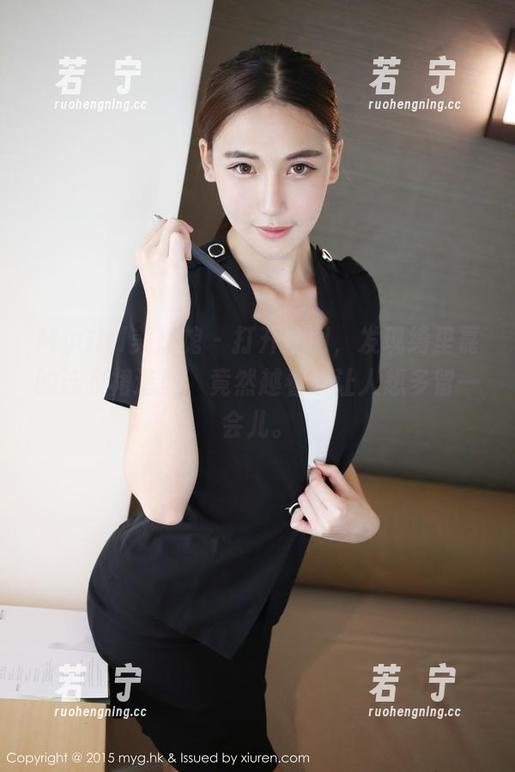 MyGirl美媛馆 - 打开原图，发现绮里嘉的连衣裙造型，竟然越看越让人想多留一会儿。
