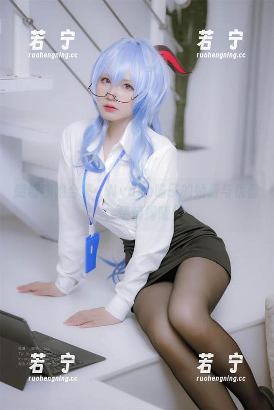 柴郡旗袍合集：Nyako喵子的娇羞与优雅，悄悄揭晓