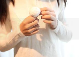 ROSI写真 – 欸，我在翻看杨晨晨的夏天，这图包一点也不普通，有股热辣的吸引力耶。