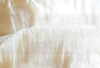 花花绿绿的在线图集，看ROSI的职业装，心中默默想：这要是加点小配饰巧思，肯定更出彩！