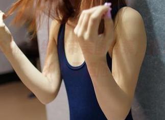 看ROSI的捆绑胶带美图合集，我只能说神奇又尴尬。
