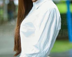 TuiGirl推女郎 – 何奕恋的泳池图册，扑面而来的清凉透心，人好图也好