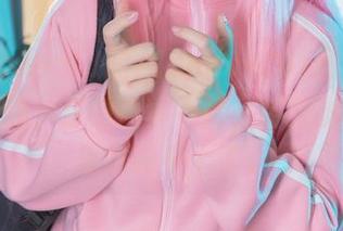 话说Umeko J的Albedo+Cos图册,色彩感很强,正想说真不错,结果发现我的思维跟不上了。