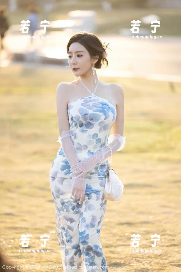XIAOYU语画界 - 在线看程程程的黑丝图集，默默余晖和腿的搭配果然很耐看…