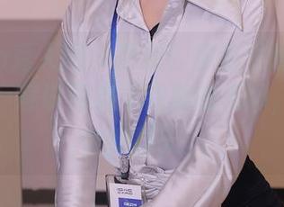 Xiuren秀人网 – 更新！你的兔妹妹女神写真集，意识到追寻完美的无聊，真想和她聊聊天。