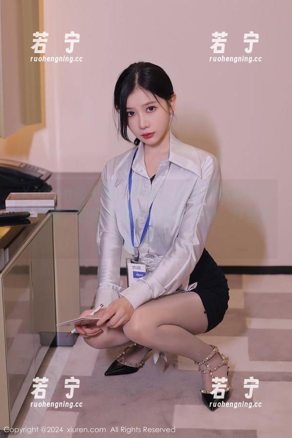 Xiuren秀人网 - 更新！你的兔妹妹女神写真集，意识到追寻完美的无聊，真想和她聊聊天。