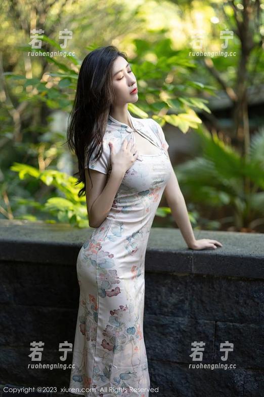 Xiuren秀人网 - 最新写真——外科TEL以职业装展示出一种无声的力量，等你来评评！