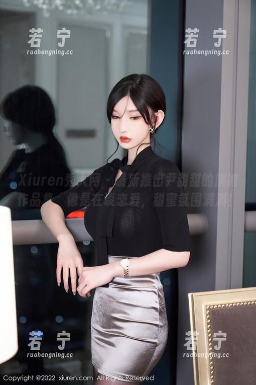 Xiuren秀人网 - 最新推出尹甜甜的旗袍作品集，像是在谈恋爱，甜蜜氛围满满！