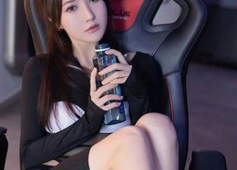 Xiuren秀人网 – 在拍黄瓜girl的私房间里，原图和网袜轻轻交汇