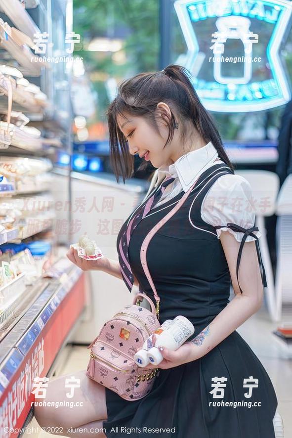 Xiuren秀人网 - 看看樱桃小阑子在水手服里踱步，这图说的可是另一番滋味。
