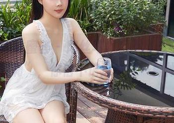 YouMi尤蜜荟 – 肉丝写真，不可思议的“合法萝莉”，你信不信这也是一种体现？