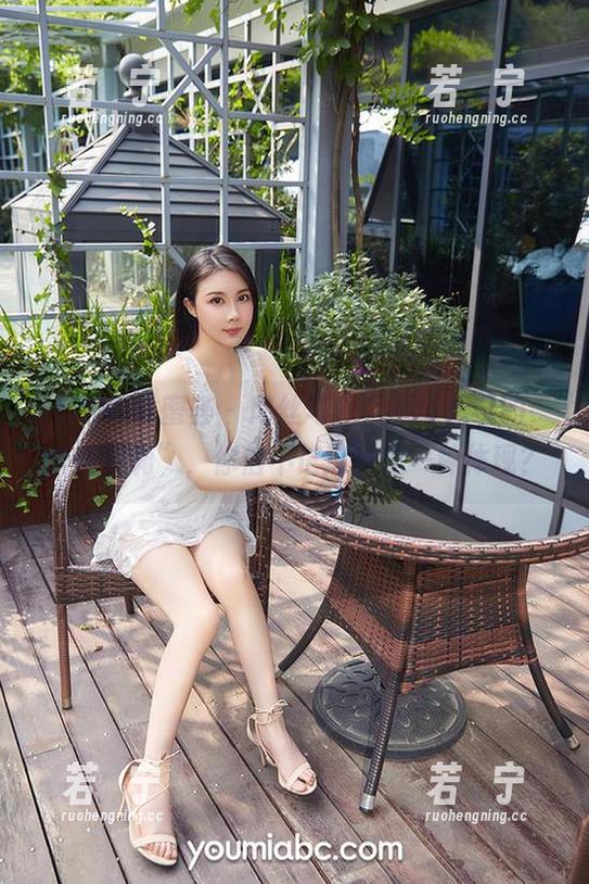 YouMi尤蜜荟 - 肉丝写真，不可思议的“合法萝莉”，你信不信这也是一种体现？