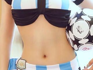 YouMi尤蜜荟 – 看！合法萝莉的浴室更新又来，快来一探究竟。