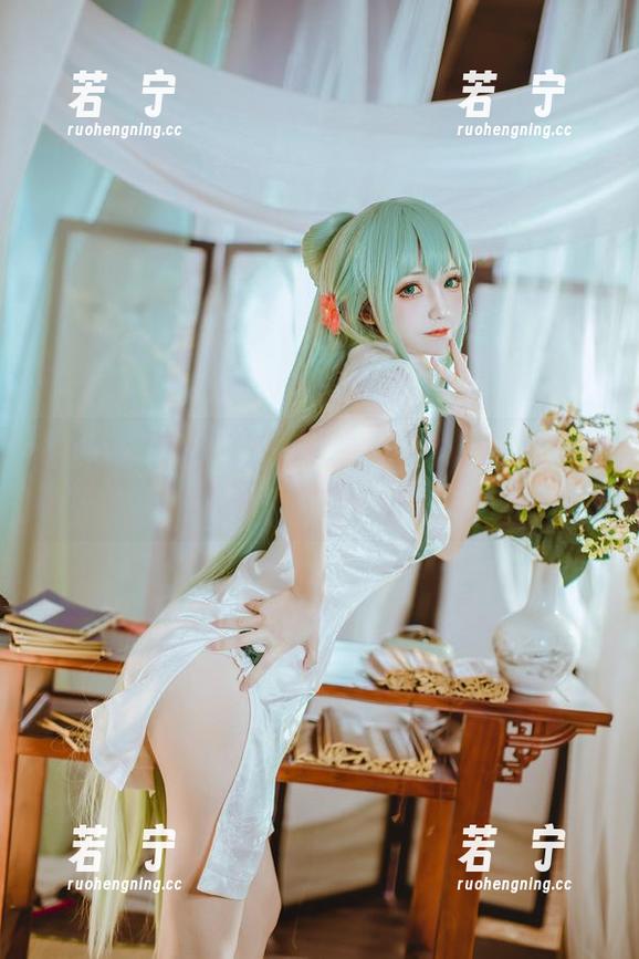 coser衣衣的私房时刻：紫雨心合集，穿越少女战线的奇妙之旅