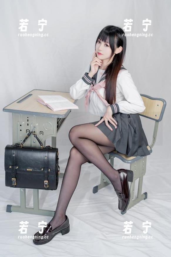 miko酱吖短裤：如果短裤会说话，它肯定在大声呼喊，瞧我！