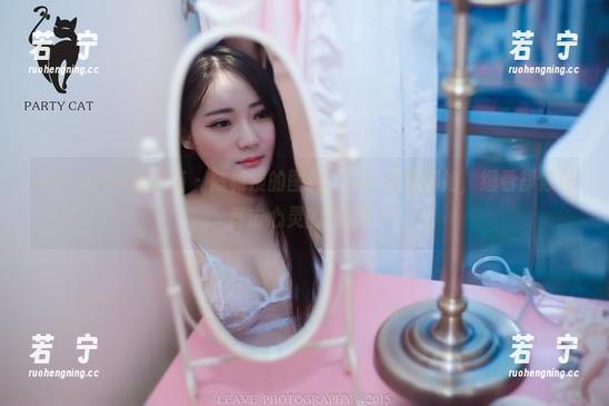partycat轰趴猫 - 陈雅漫的图包，乍一看是御姐，细看却像是直击心灵的电流。