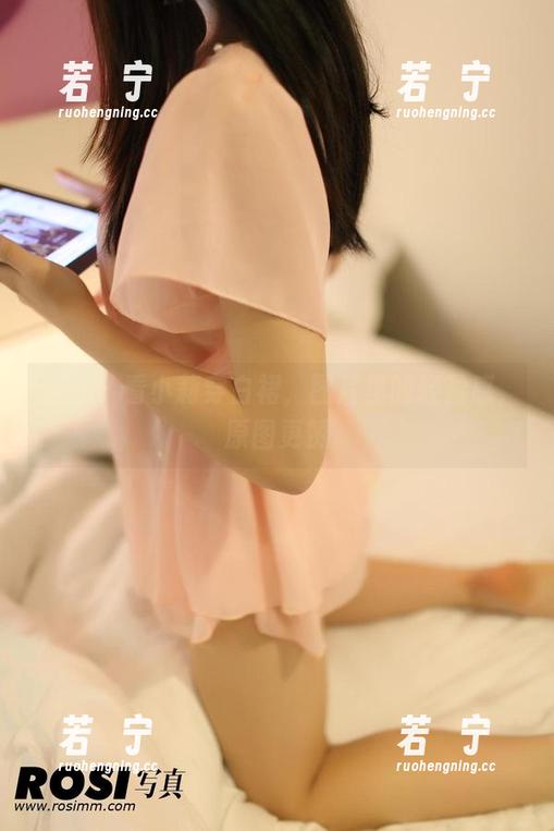 rosi - 看小莉穿白裙，图片里的轻盈感，原图更赞