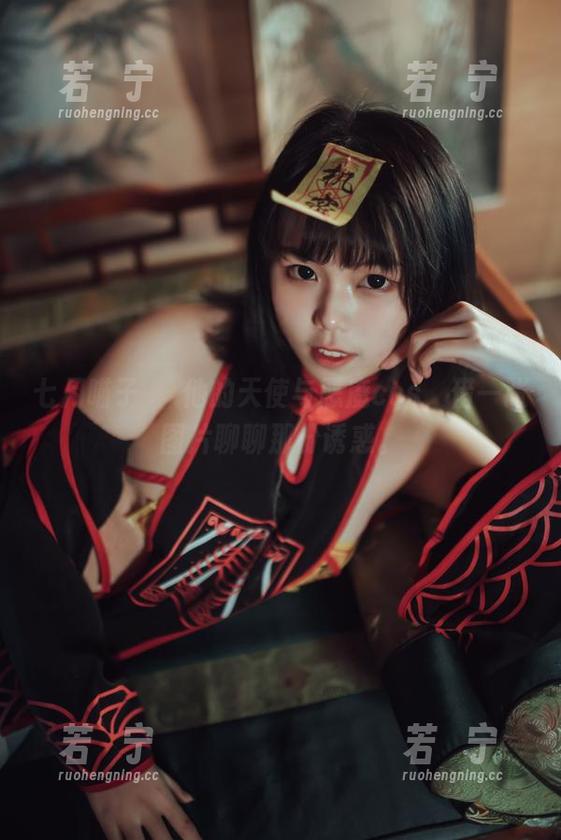 七月喵子 七月喵子كر他的天使与恶魔cos,借一张图片聊聊那份诱惑。