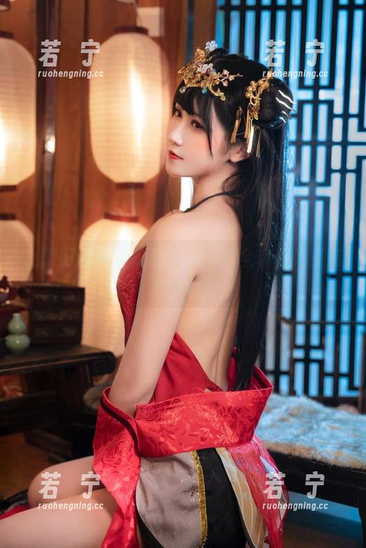 上班时间还不如三度_69的全套厨娘姿态来得随意