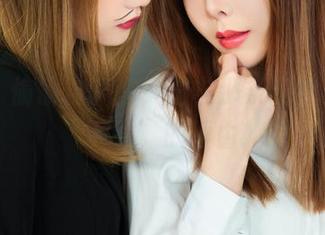 丽柜 – 偷偷告诉你，左左那条红裙真是个“下载”的理由！