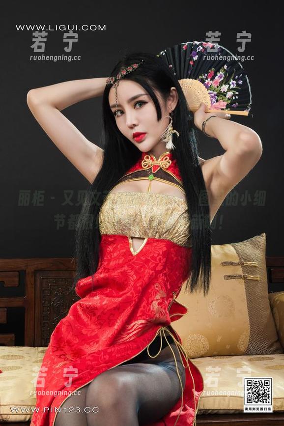 丽柜 - 又见文芮的秘书新作，图里的小细节都很好欺负，期待更新啊！