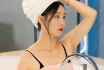 丽柜ligui – 克拉拉游泳时的美图，看得我恨不得也去穿泳装，下载吧，瘦了再说！