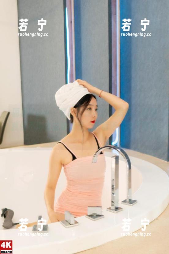 丽柜ligui-克拉拉 丽柜ligui - 克拉拉游泳时的美图,看得我恨不得也去穿泳装,下载吧,瘦了再说!