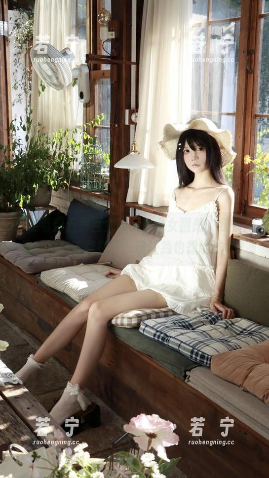只要看到五更百鬼的cos少女图册，我就知道又要辛苦熬夜了，谁让我也想试试呢？