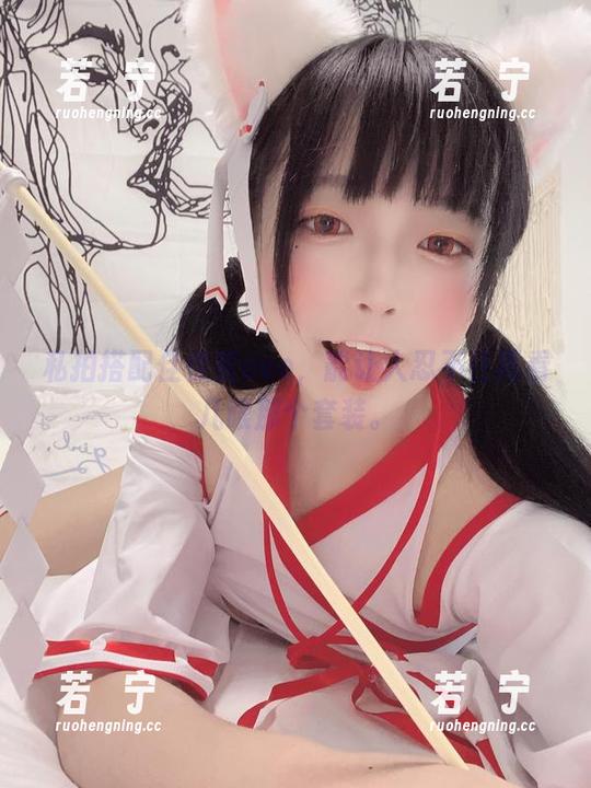 私拍搭配佳佳酱ovo，能让人忍不住再看几眼那个套装。