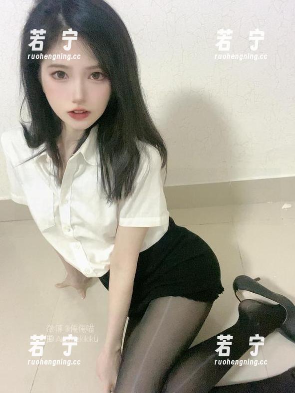倦倦喵 看倦倦喵的图集,白丝全套,建立与这逆天的美好之间的连接……发什么心啊!