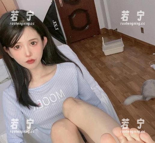 倦倦喵 看倦倦喵如何用自拍证明,原图原来可以这样玩。