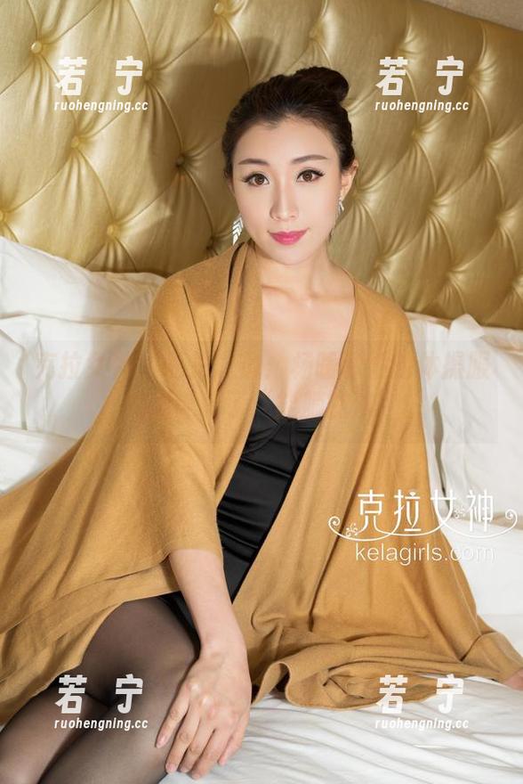克拉女神 - 私拍之最：杨暖和她的体操服，实力诠释了“能躺能滚”。