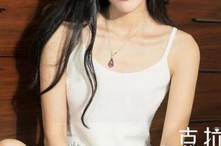 克拉女神 – 套装，没想到雅楠能把简单的东西穿得如此优雅，豆腐一样的柔软，写真中的轻盈？