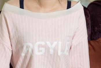 克拉女神 – 原图分享，我先给静宜姐姐加个鸡腿，这自信的表情，直接let’sgo，养眼到让人流口水！