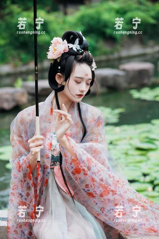 再次在线翻阅“兔子Zzz不吃胡萝卜”的图集，碧玉的存在感让人想多看几眼。