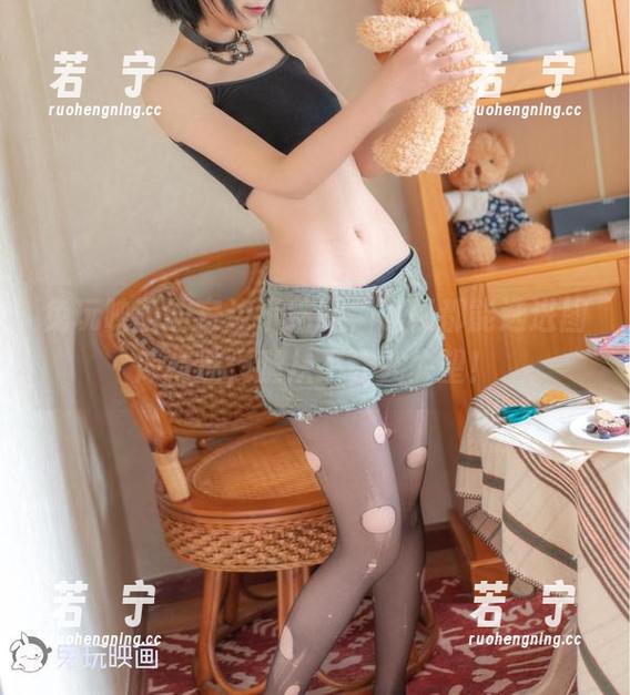 兔玩映画的窗边小细腿，逐帧都能选进图库精选，腿从不让人失望！
